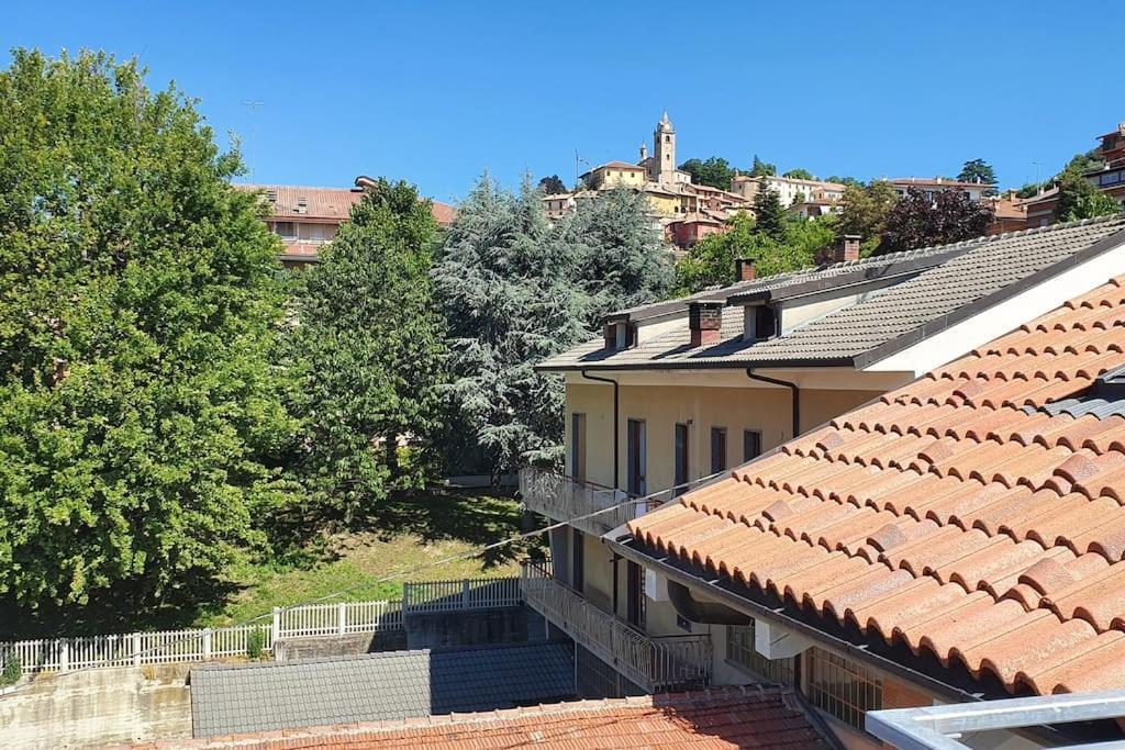 Charming 2.5Room Flat In Center Of Monforte D'Alba Bagian luar foto