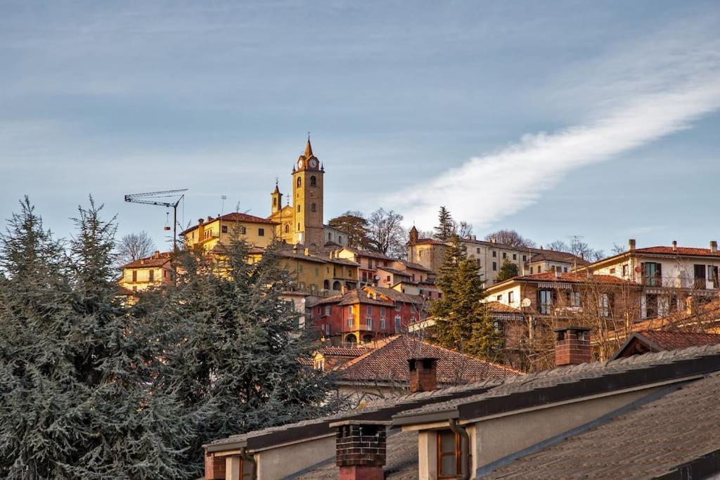 Charming 2.5Room Flat In Center Of Monforte D'Alba Bagian luar foto