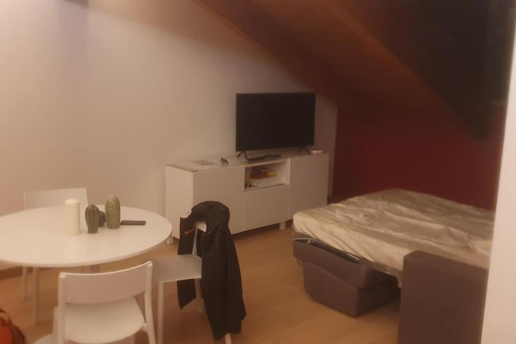 Charming 2.5Room Flat In Center Of Monforte D'Alba Bagian luar foto