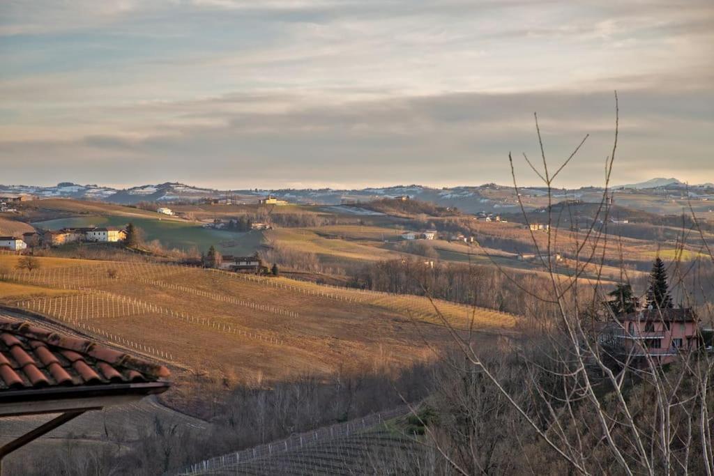 Charming 2.5Room Flat In Center Of Monforte D'Alba Bagian luar foto