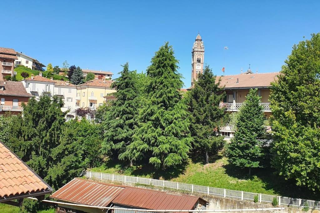 Charming 2.5Room Flat In Center Of Monforte D'Alba Bagian luar foto