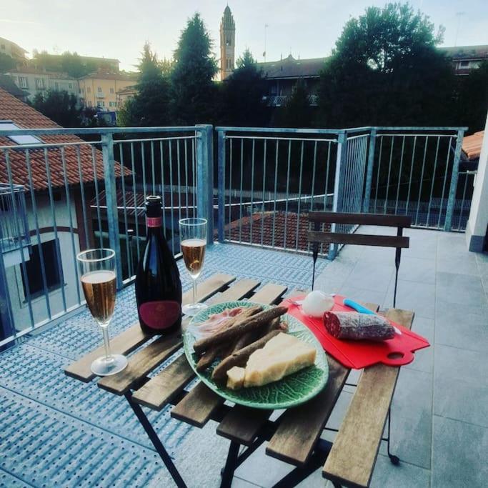 Charming 2.5Room Flat In Center Of Monforte D'Alba Bagian luar foto